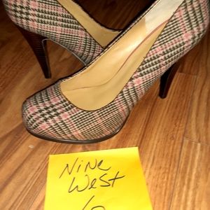 Nine West Pink plaid heels, size 6